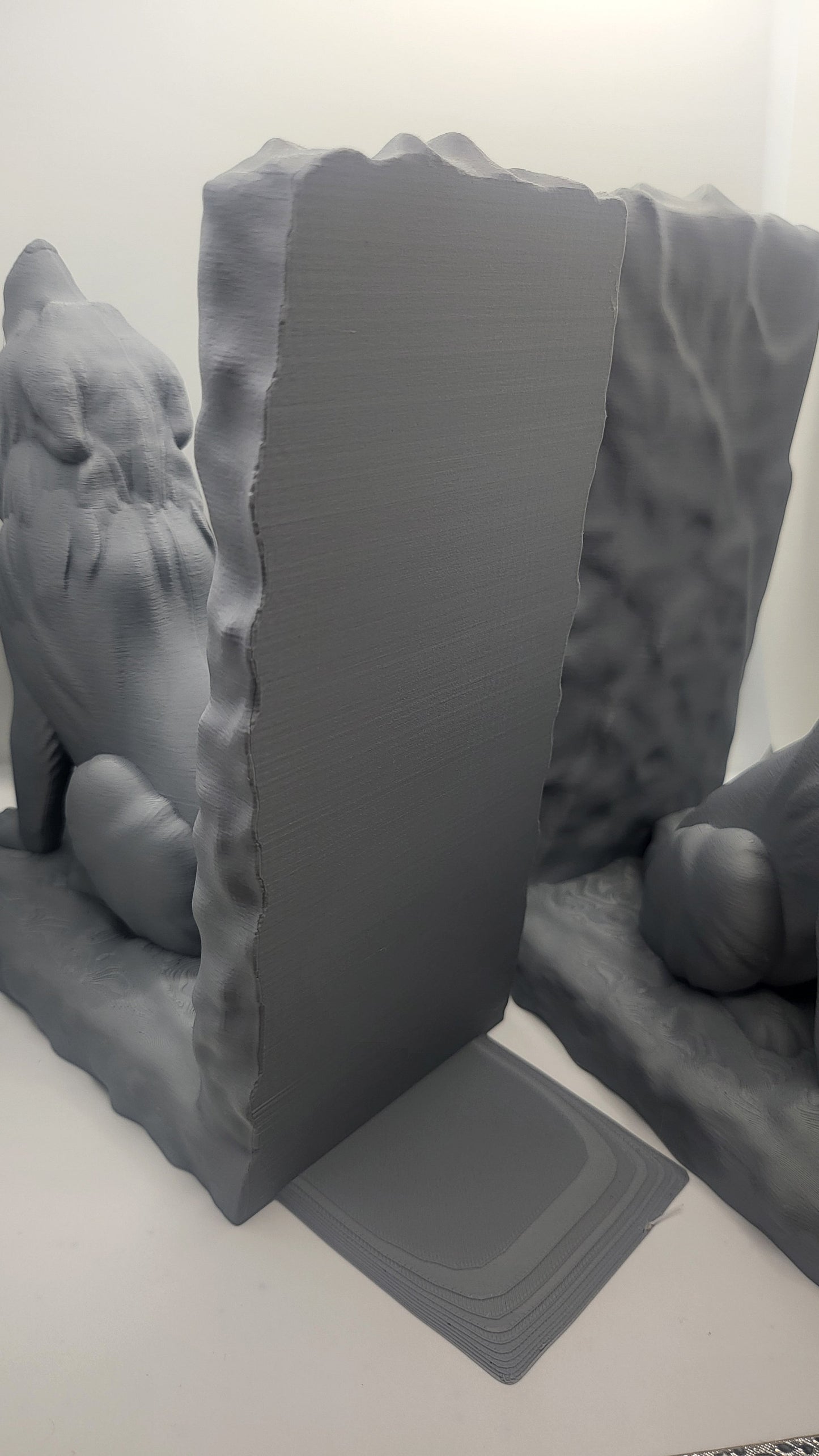 Howling Wolf Bookends (with Lip for Weight) | 3D Print