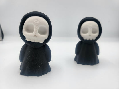 Small Reaper Desk Trinket Halloween Decoration - "Crochet" Style with Heart Eyes or Regular Reaper | 3D Print