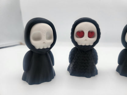 Small Reaper Desk Trinket Halloween Decoration - "Crochet" Style with Heart Eyes or Regular Reaper | 3D Print
