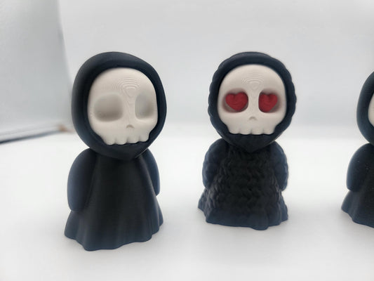 Small Reaper Desk Trinket Halloween Decoration - "Crochet" Style with Heart Eyes or Regular Reaper | 3D Print