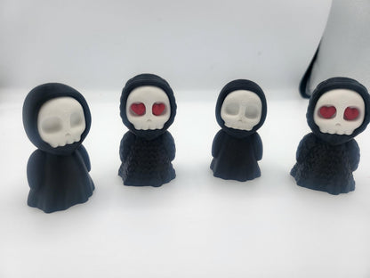 Small Reaper Desk Trinket Halloween Decoration - "Crochet" Style with Heart Eyes or Regular Reaper | 3D Print