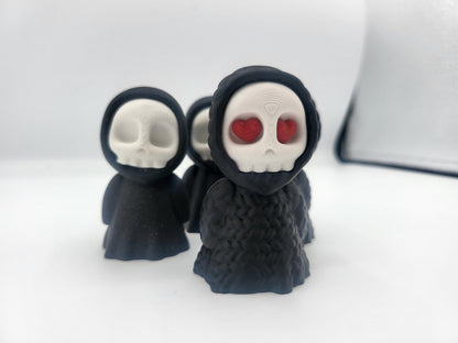 Small Reaper Desk Trinket Halloween Decoration - "Crochet" Style with Heart Eyes or Regular Reaper | 3D Print