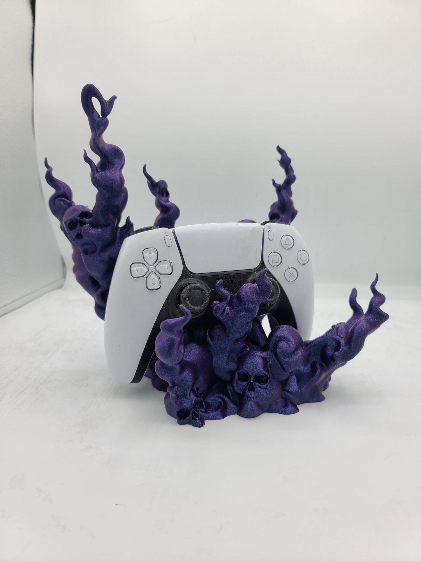 Spooky Skull Halloween Controller Stand for Xbox, PS5 or Switch Pro Controller | 3D Print
