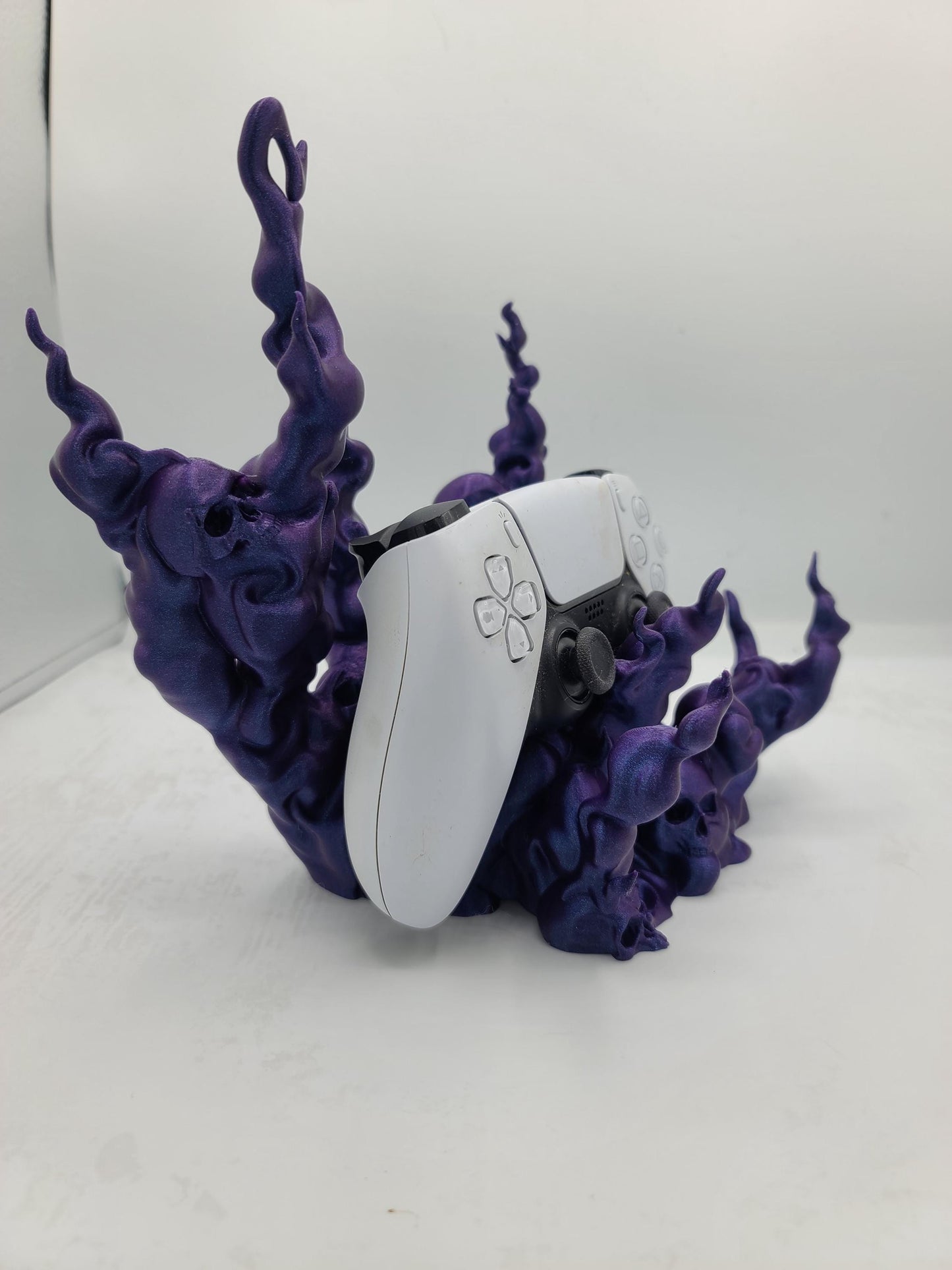Spooky Skull Halloween Controller Stand for Xbox, PS5 or Switch Pro Controller | 3D Print