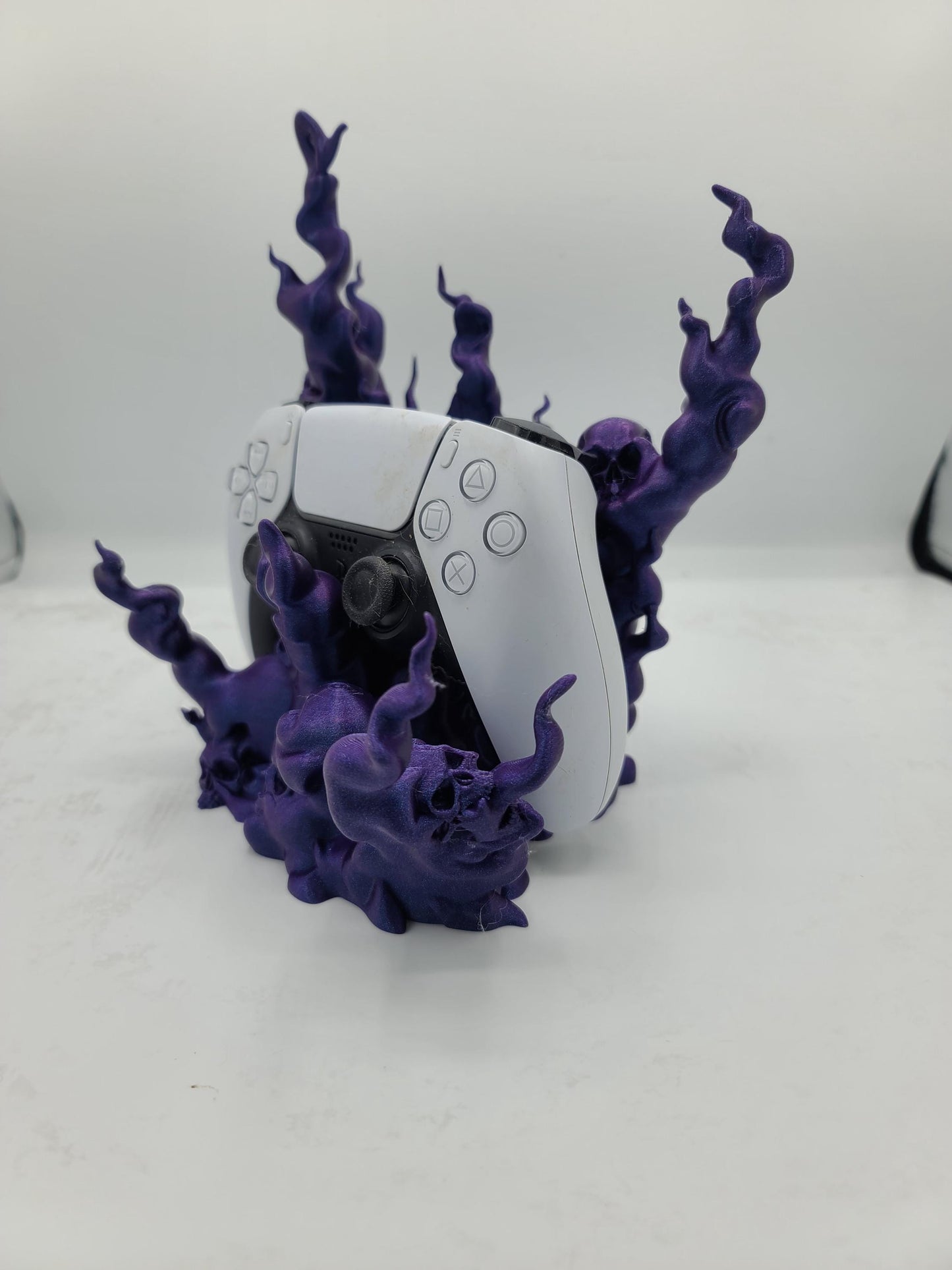 Spooky Skull Halloween Controller Stand for Xbox, PS5 or Switch Pro Controller | 3D Print