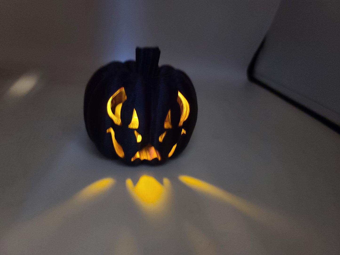Small LED Tealight Dragon-O-Lantern Halloween Display 3D Print