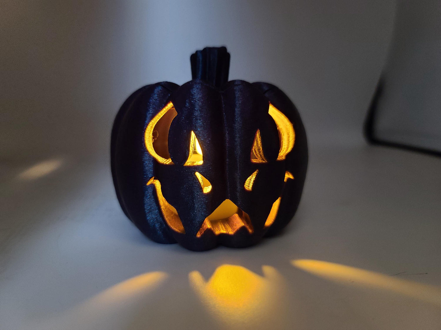 Small LED Tealight Dragon-O-Lantern Halloween Display 3D Print