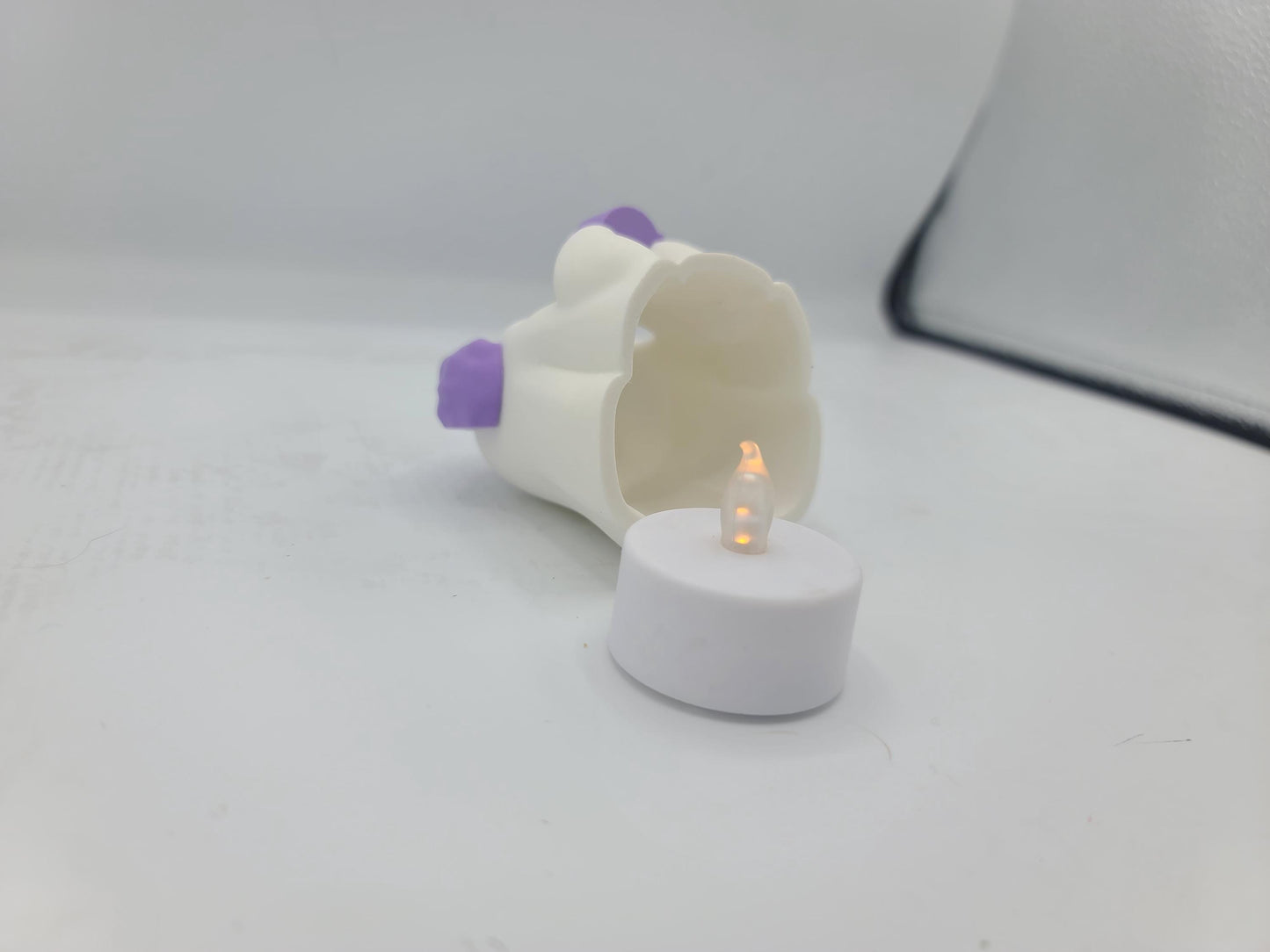 Cute Kawaii Winter Ghosty Holiday Display 3D Print (LED Tealight Included)