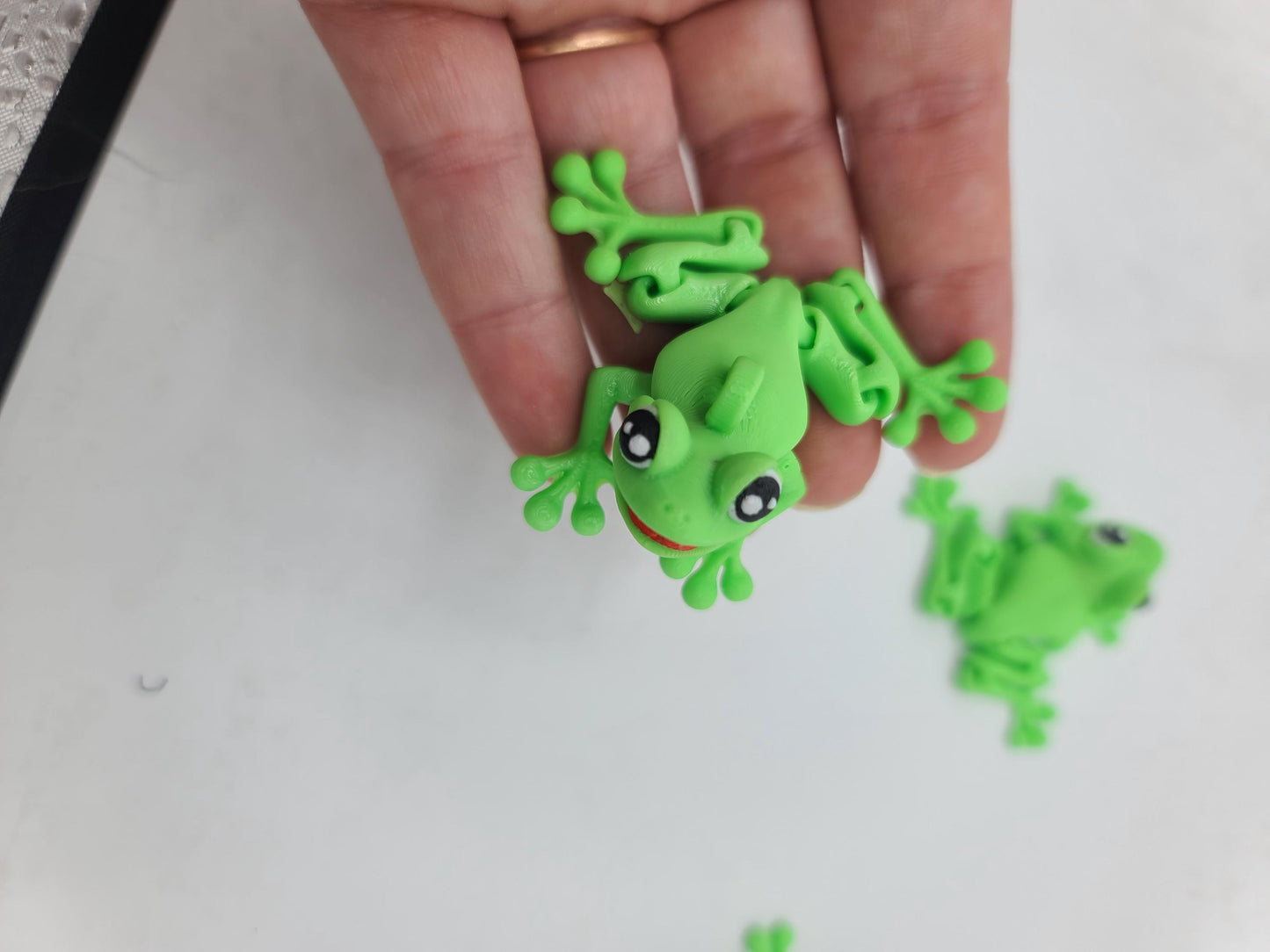 Tiny Smiley Tree Frogs Flexi 3D Print