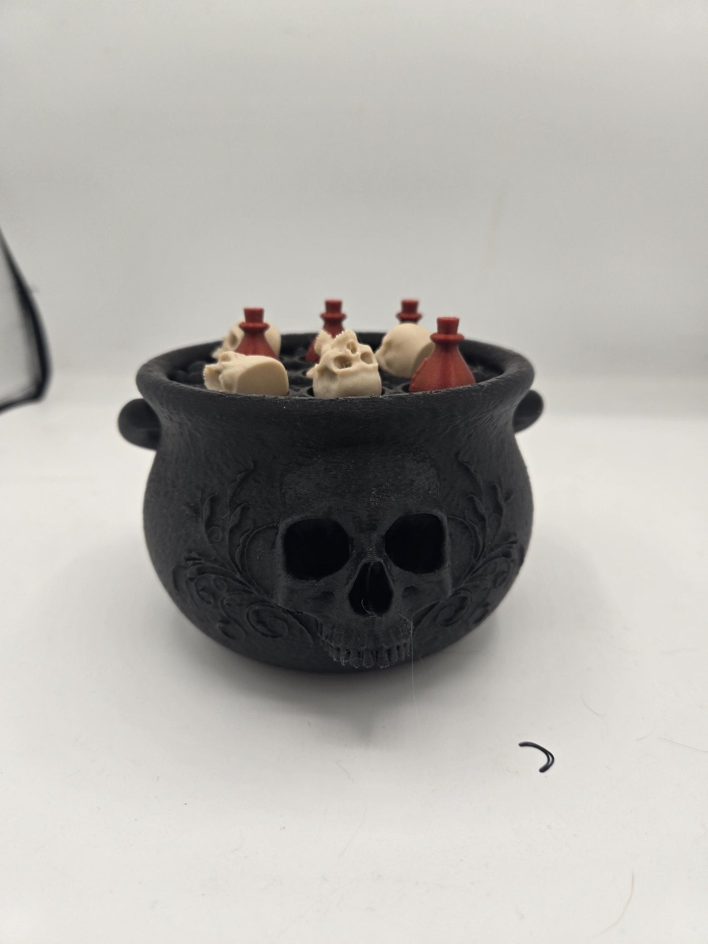 Witches Cauldron Tic-Tac-Toe Game with Skull & Potion Game Pieces 3D Print