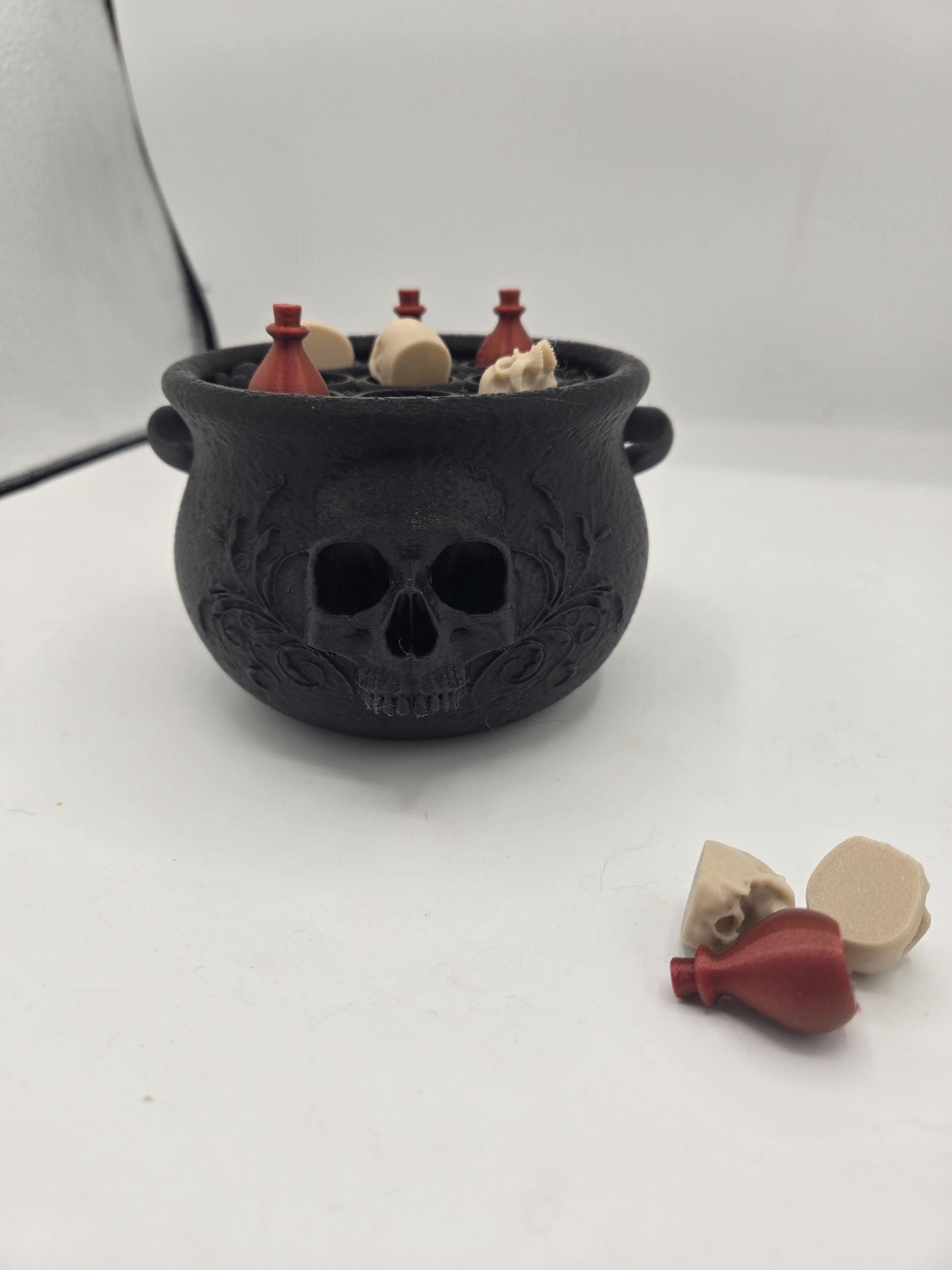 Witches Cauldron Tic-Tac-Toe Game with Skull & Potion Game Pieces 3D Print